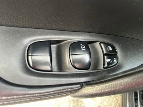 Used 2021 Nissan Rogue Sport SV FWD image 17
