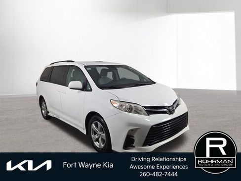 Used 2018 Toyota Sienna LE FWD image 4