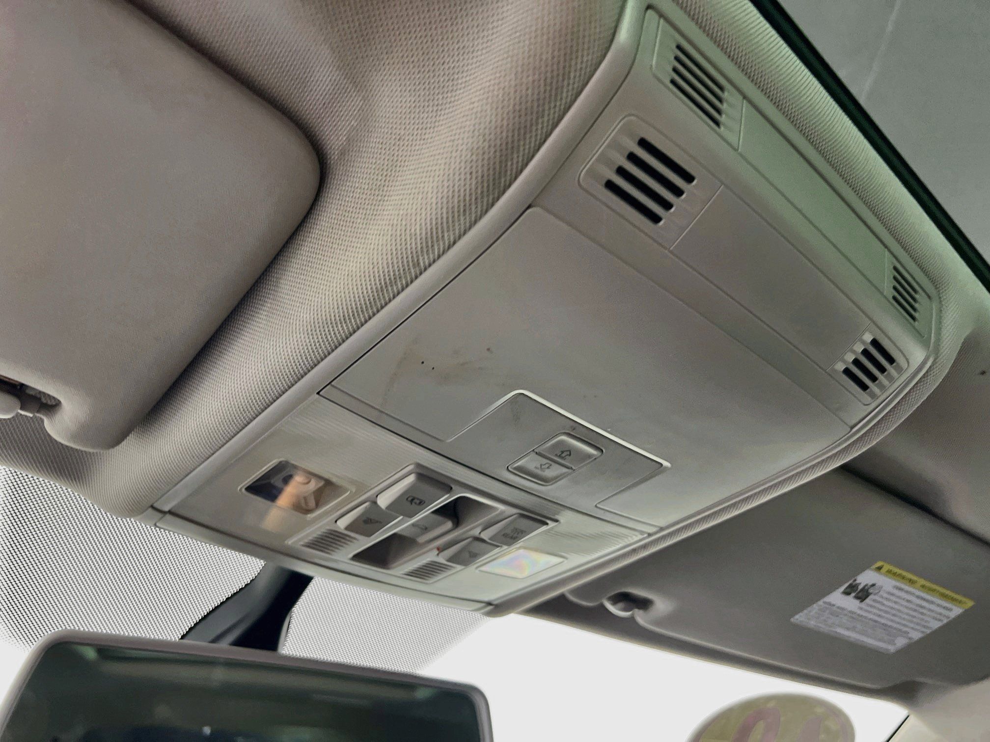Used 2019 Volkswagen Tiguan SE w/ Panoramic Sunroof Package FWD image 20