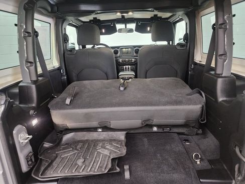 Used 2019 Jeep Wrangler Sport AWD/4WD image 25