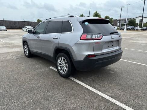 Used 2019 Jeep Cherokee Latitude w/ Popular Appearance Group FWD image 3