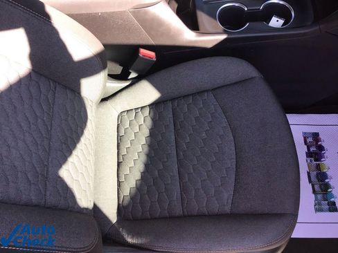 Used 2019 Chevrolet Equinox LT image 23