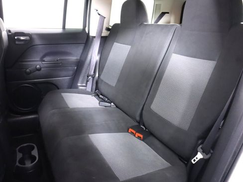 Used 2017 Jeep Patriot Sport AWD/4WD image 23