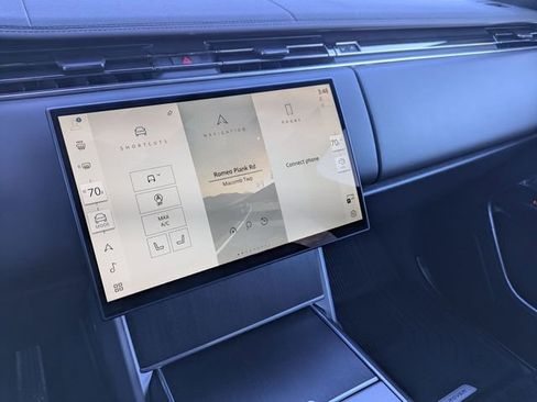 New 2026 Land Rover Range Rover Long Wheelbase SE image 11