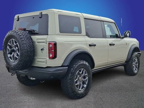 New 2025 Ford Bronco Badlands image 3