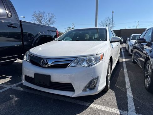 Used 2014 Toyota Camry XLE image 1