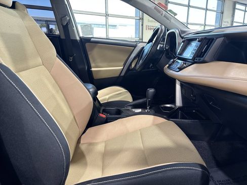 Used 2018 Toyota RAV4 XLE w/ Carpet Mat Package AWD/4WD image 25