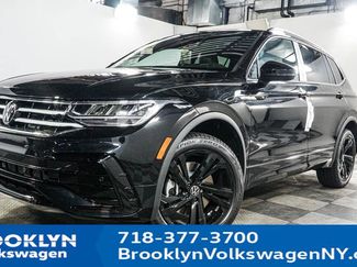 New 2024 Volkswagen Tiguan SE R-Line image 1