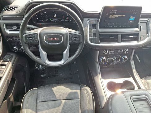 Used 2022 GMC Yukon SLT w/ SLT Premium Package image 15