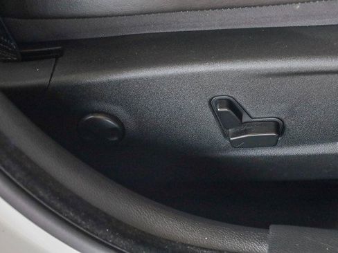 Used 2023 Chrysler 300 Touring L image 32