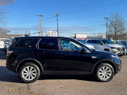 Used 2017 Land Rover Discovery Sport SE image 7