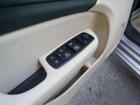 Used 2016 Chrysler 200 Limited FWD image 16