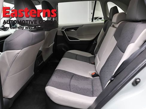 Used 2022 Toyota RAV4 XLE AWD/4WD image 21