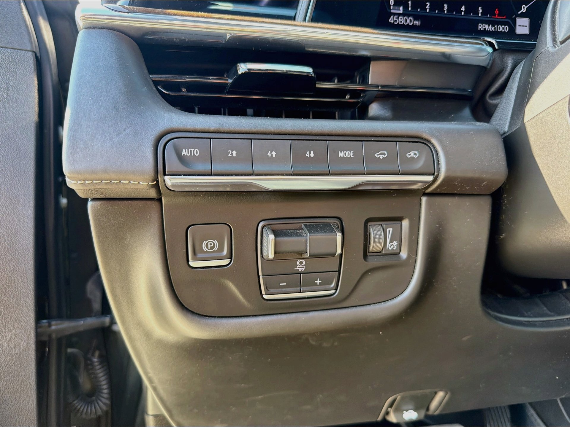 Used 2023 Cadillac Escalade Sport Platinum w/ Heavy-Duty Trailer Package AWD/4WD image 12