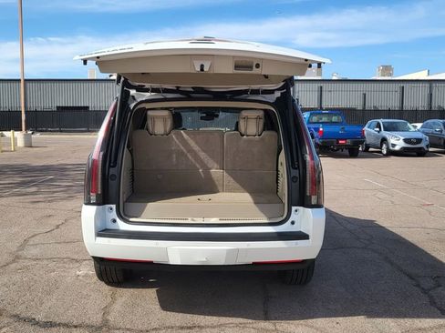 Used 2018 Cadillac Escalade Luxury image 11