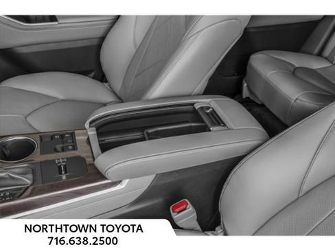 New 2026 Toyota Highlander Platinum image 15