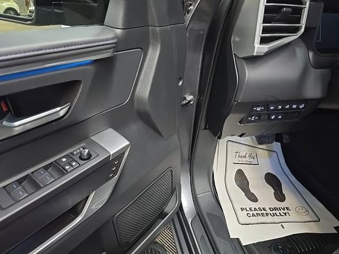 Used 2024 Toyota Sequoia Platinum AWD/4WD image 29