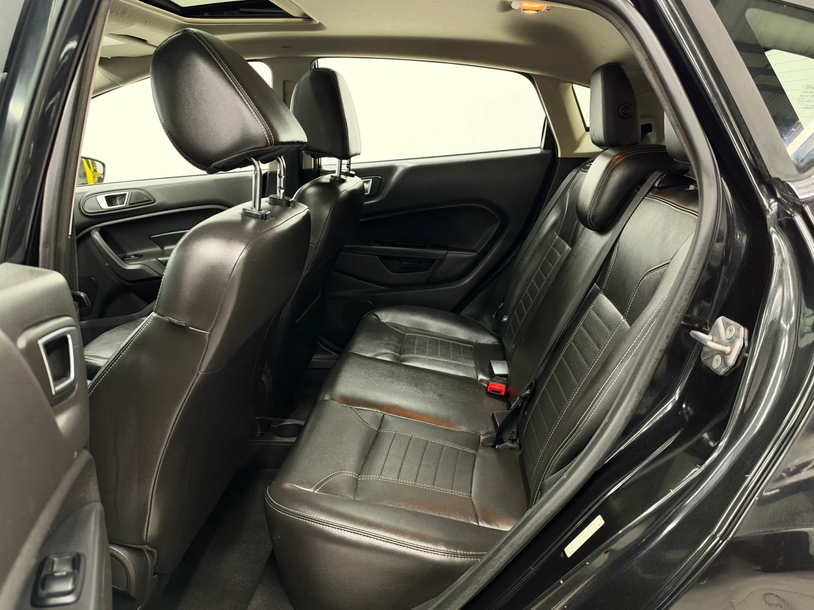 Used 2014 Ford Fiesta Titanium FWD image 19