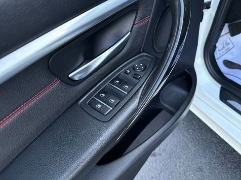 Used 2018 BMW 330e 330e iPerformance image 14