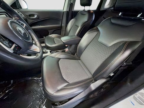Used 2018 Jeep Compass Latitude image 11
