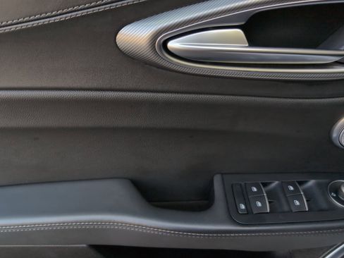 Used 2023 Alfa Romeo Giulia Veloce image 11