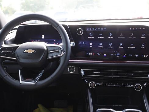 Used 2025 Chevrolet Traverse Z71 AWD/4WD image 23