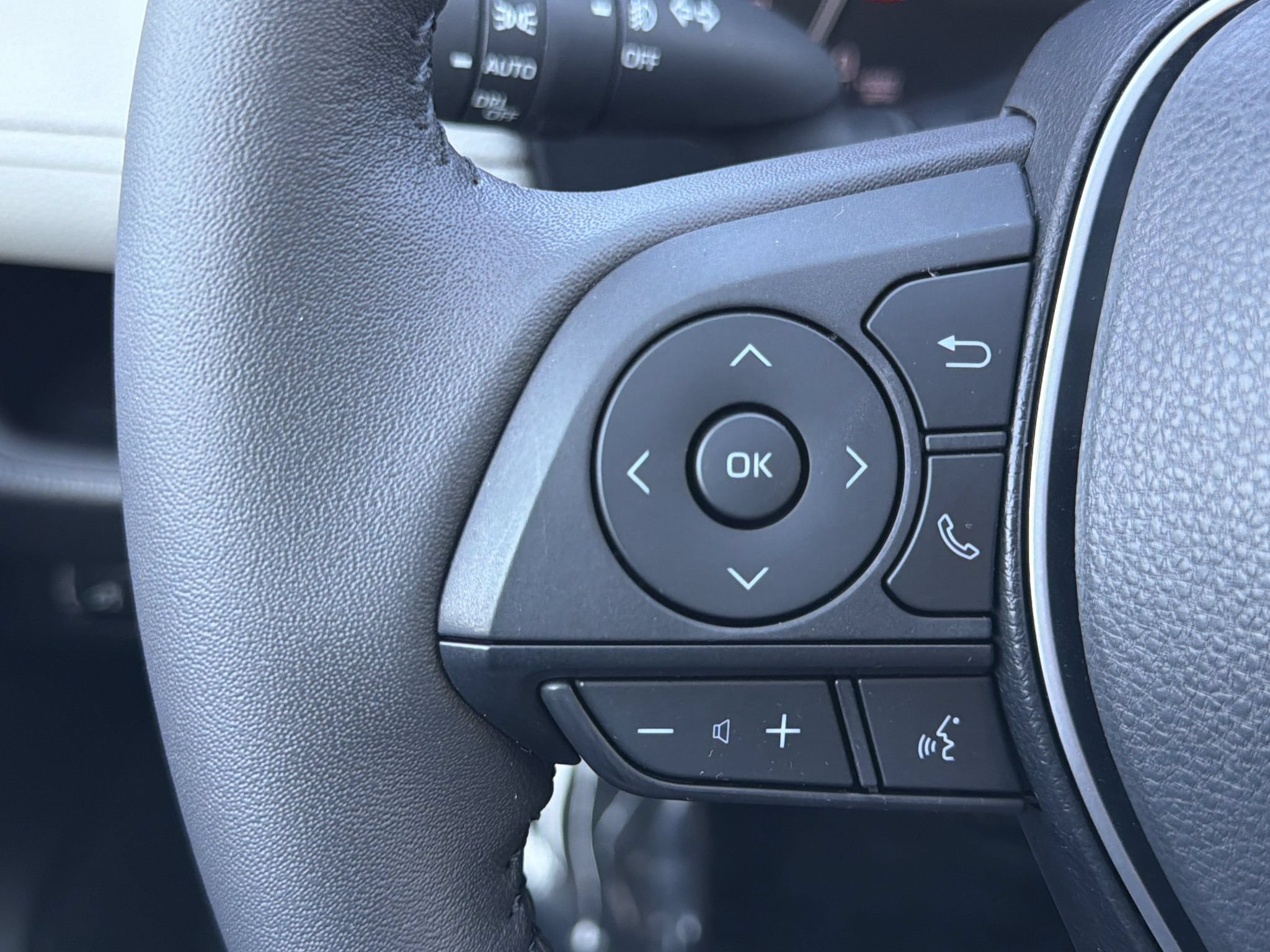 Used 2023 Toyota RAV4 XLE Premium FWD image 10
