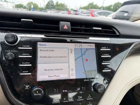 Used 2020 Toyota Camry XLE w/ Sunroof Package FWD image 7