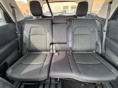 Used 2025 Nissan Pathfinder SV FWD image 41
