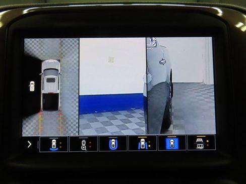 Used 2022 Chevrolet Silverado 1500 High Country w/ Technology Package image 19