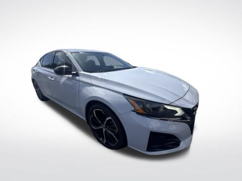 Used 2023 Nissan Altima 2.5 SR FWD image 10