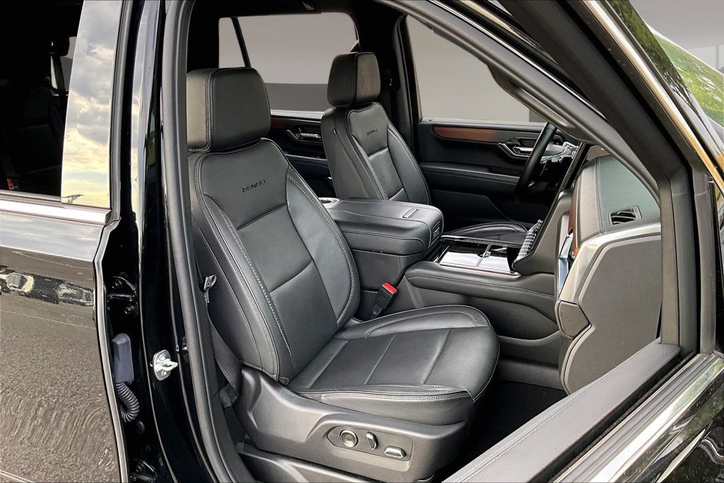 Used 2025 GMC Yukon Denali AWD/4WD image 7