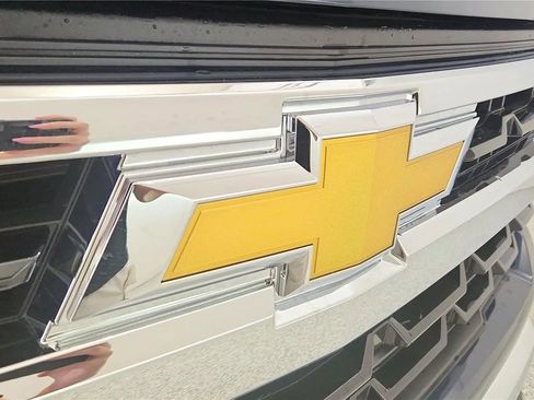 Used 2023 Chevrolet Silverado 1500 LT AWD/4WD image 16