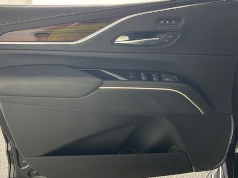 Used 2022 Cadillac Escalade ESV Premium Luxury image 35