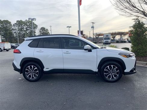 Used 2024 Toyota Corolla Cross SE image 9