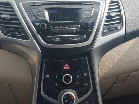 Used 2016 Hyundai Elantra SE image 23