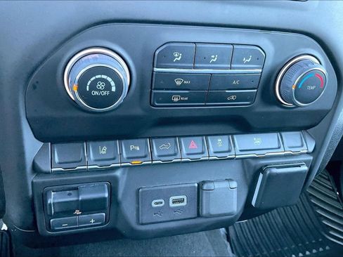 Used 2024 Chevrolet Silverado 2500 Custom w/ Custom Value Package image 31