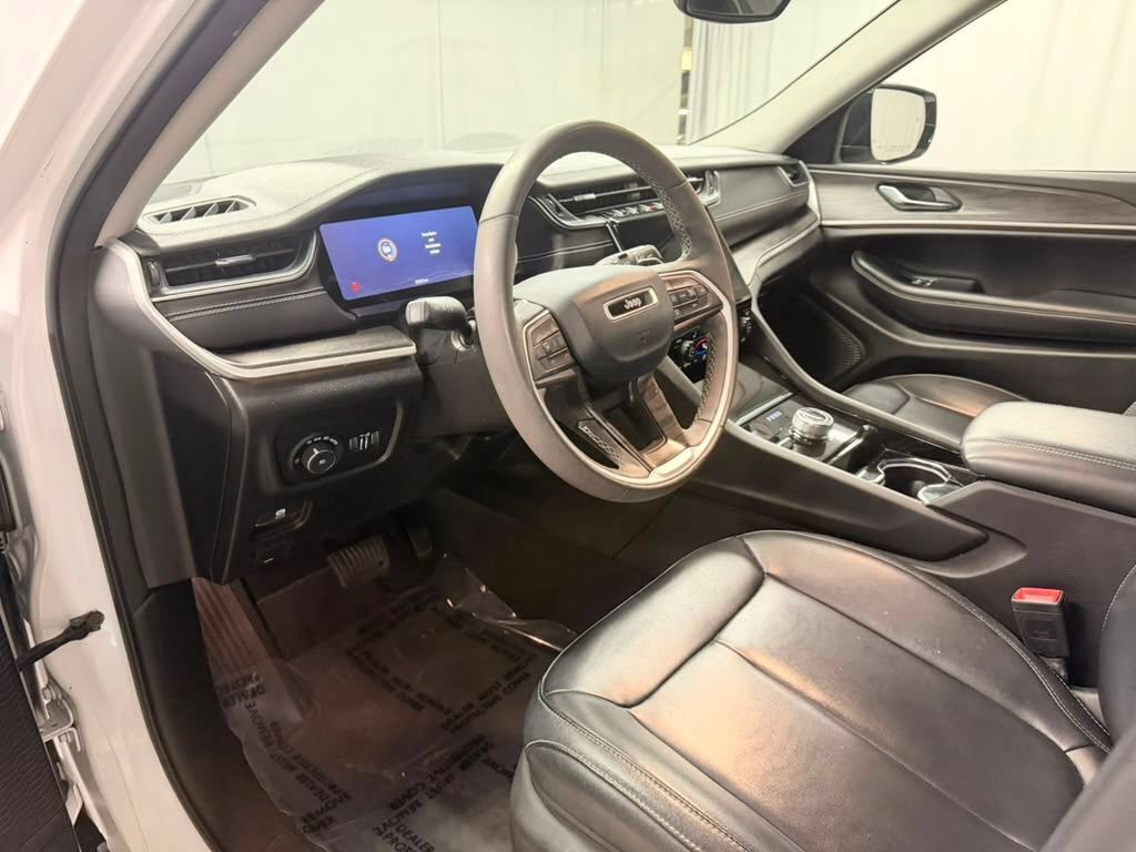Used 2023 Jeep Grand Cherokee L Limited AWD/4WD image 25
