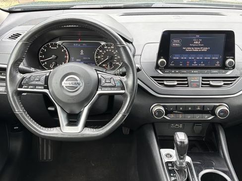 Used 2022 Nissan Altima 2.5 SV w/ SV Premium Package FWD image 12