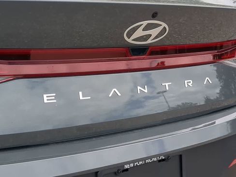 New 2025 Hyundai Elantra SE image 13