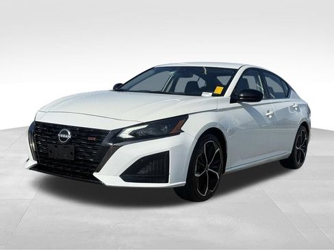 Used 2024 Nissan Altima 2.5 SR FWD image 1