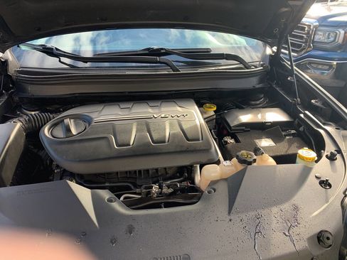 Used 2020 Jeep Cherokee Trailhawk image 18