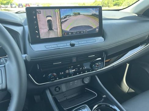 Certified 2025 Nissan Rogue SL w/ Tech Package AWD/4WD image 31