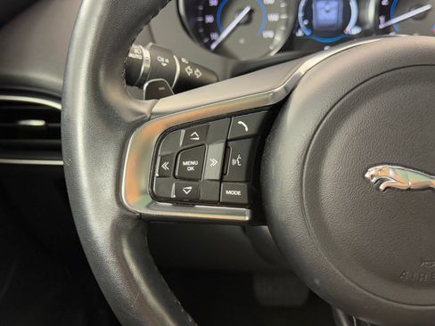 Used 2018 Jaguar F-PACE Prestige image 20
