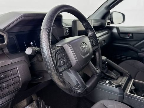 Used 2025 Toyota Tacoma SR5 AWD/4WD image 11