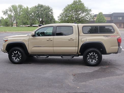 Used 2019 Toyota Tacoma TRD Off-Road AWD/4WD image 9