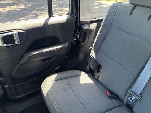 Used 2025 Jeep Wrangler Unlimited Sahara AWD/4WD image 39