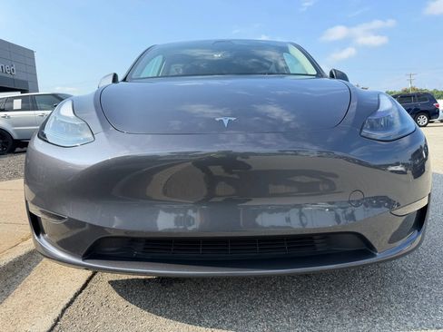 Used 2023 Tesla Model Y Long Range AWD/4WD image 23
