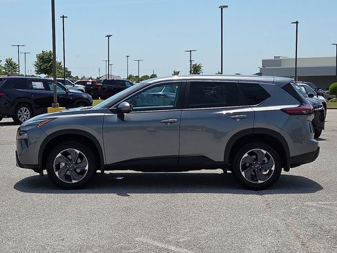 Used 2025 Nissan Rogue SV FWD image 3