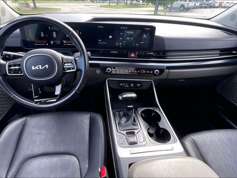 Used 2025 Kia Carnival FWD image 15